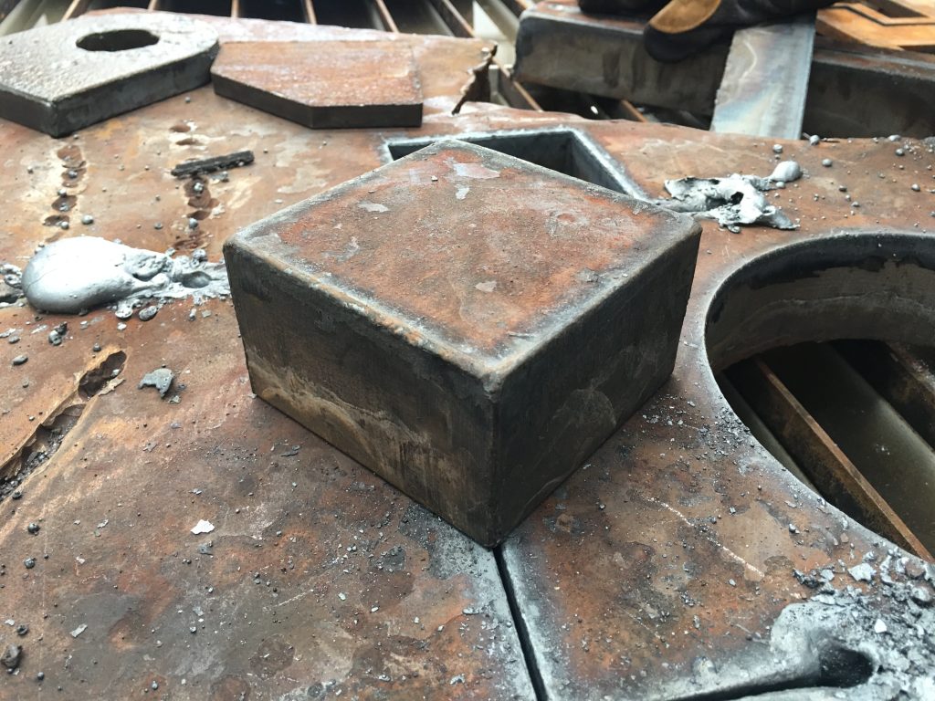 INFRAESTRUCTURA Y SERVICIOS PORTUARIOS (ISP) Fecha: 17 junio, 2017 Ensenada, Baja California, México. Pantógrafo MARK6-H (modelo descontinuado) con área de corte de 8×20 pies. Está equipado con una fuente de plasma modelo Flexcut125 de la marca Lincoln Electric y un sistema de oxicorte BOYSER con control altura manual.