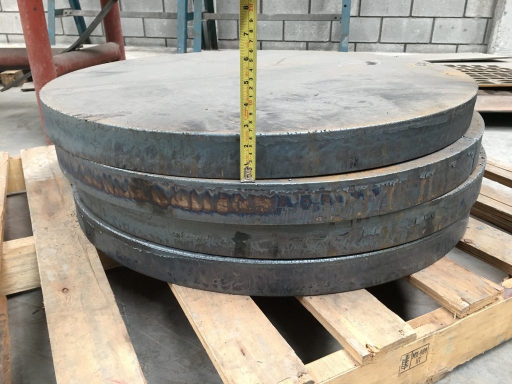 INGENIERÍA Y COMPONENTES METÁLICOS Fecha: 19 agosto, 2017 Monterrey, Nuevo León, México. Pantógrafo MARK6-H (modelo descontinuado) con área de corte de 8×20 pies. Está equipado con una fuente de plasma modelo Powermax85 de la marca Hypertherm y un sistema de oxicorte BOYSER con control altura manual.