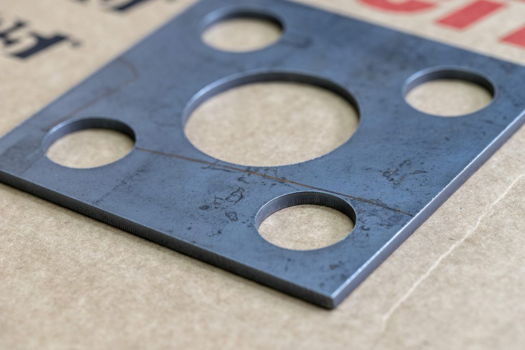 TSI SOLUTIONS SERVICES Fecha: 22 marzo, 2019 Chihuahua, Chihuahua, México. Este cliente cuenta con un pantógrafo BOYSER ENTRY con área de corte de 4×10 pies. Está equipado con una fuente de plasma modelo Powermax85 de la marca Hypertherm