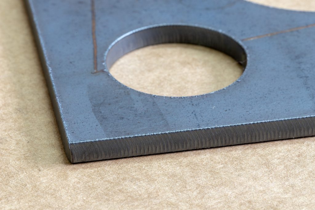 TSI SOLUTIONS SERVICES Fecha: 22 marzo, 2019 Chihuahua, Chihuahua, México. Este cliente cuenta con un pantógrafo BOYSER ENTRY con área de corte de 4×10 pies. Está equipado con una fuente de plasma modelo Powermax85 de la marca Hypertherm