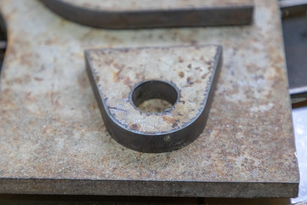 TALLER EVANS (PARTICULAR) Fecha: 1 octubre, 2019 Monterrey, Nuevo León, México. Este cliente cuenta con un pantógrafo BOYSER ENTRY con área de corte de 4×10 pies. Está equipado con una fuente de plasma modelo Powermax105 de la marca Hypertherm.