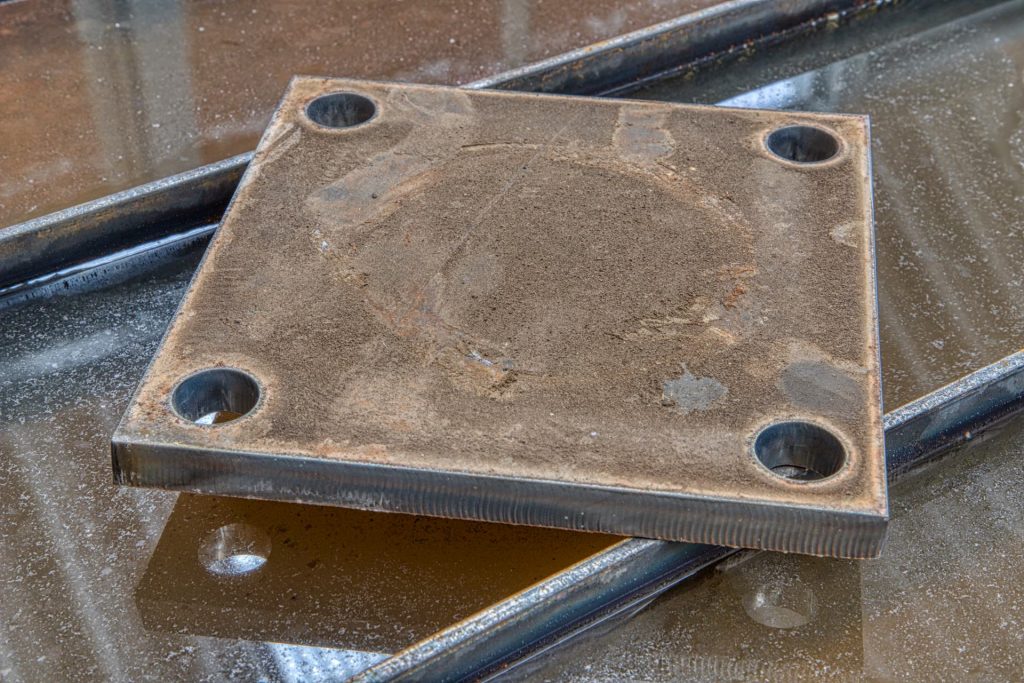 DLS SERVICIOS AUTOMOTRICES E INDUSTRIALES Fecha: 12 noviembre, 2020 Durango, Durango, México. Este cliente cuenta con un pantógrafo BOYSER HD con área de corte de 8×20 pies. Está equipado con una fuente de plasma modelo Powermax105 de la marca Hypertherm y un sistema de oxicorte BOYSER con control de altura automático.